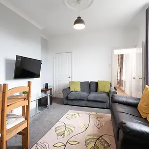 Spacious 4br, Parking, Near Centre, Accommodates 8 , Sheffield United Kingdom