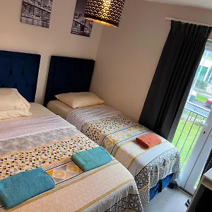 Homestay Lovely Twin With Ensuite Bathroom 15 Mins From Airport, Dublin