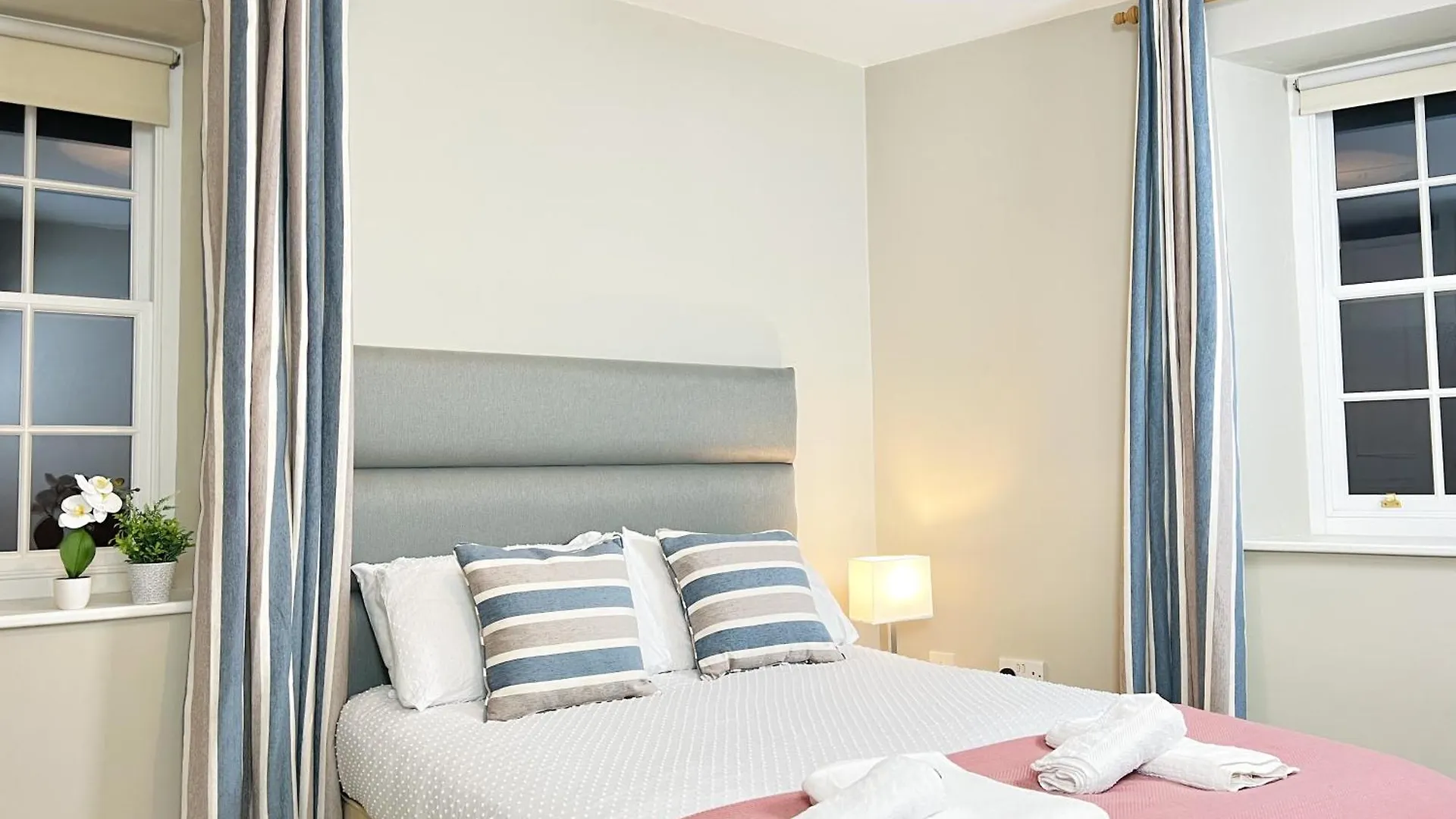Lovely Spacious Apartment At Temple Bar Dublin 0*,  Ireland